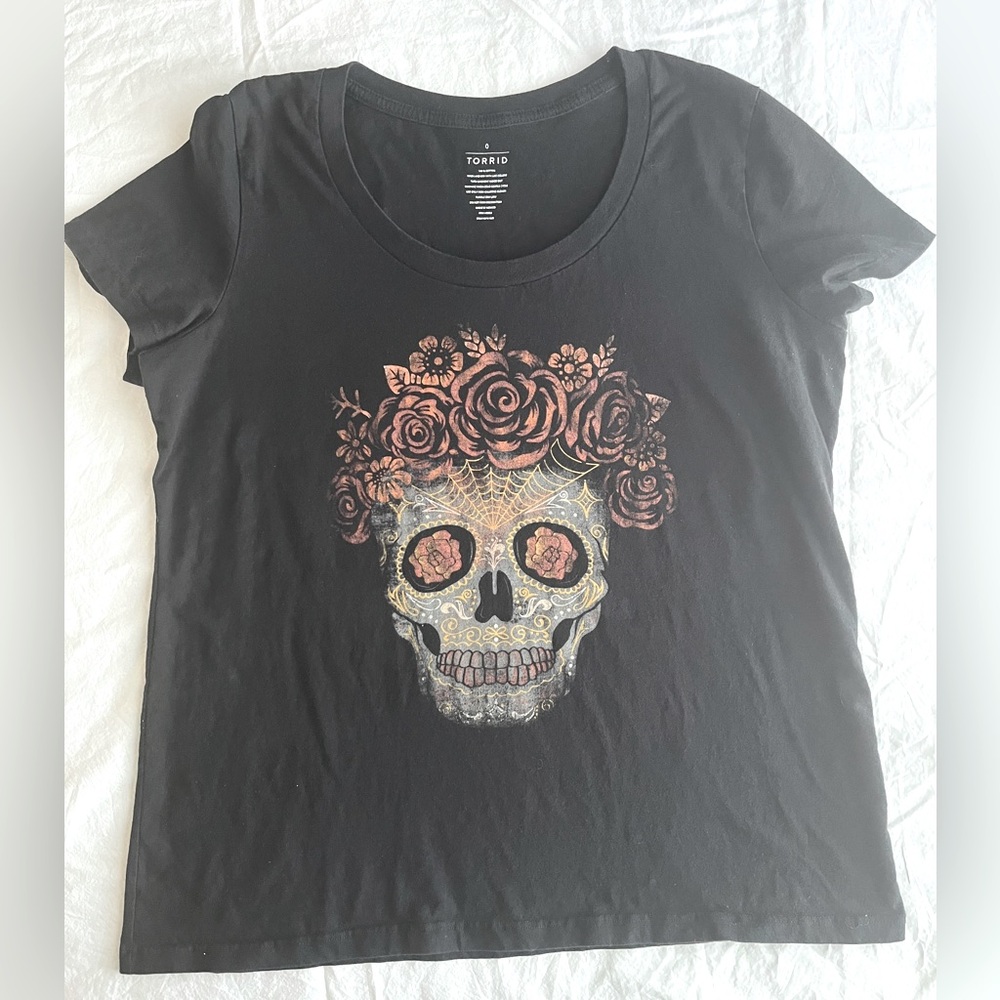 Torrid Flower Crown Skull Tee Size Plus 0, Black, Cap Sleeve